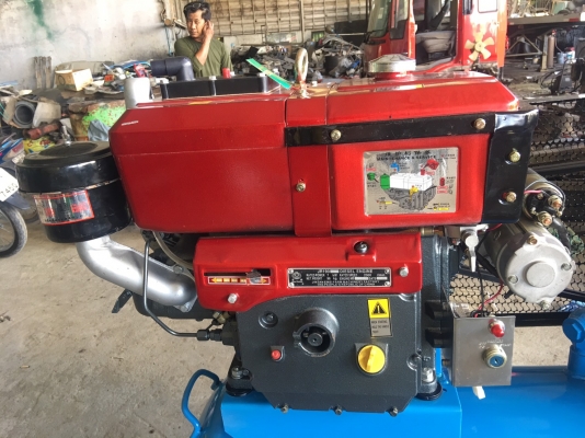 ขายปั้มลมใหม่ ใช้เครื่องยนต์ ดีเซล 7 แรง ถัง 300 ลิตร มีมอเตอร์สตาร์ทด้วย ราคา 39500 บาท