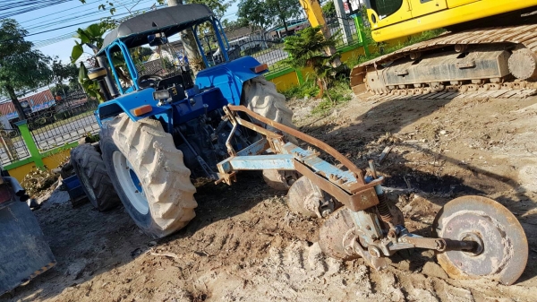 รถไถนา FORD 6640 ปี52NEW HOLLANDคานหน้าคาเรโล2เพลา มีผาน3ดันหน้า เจ้าของขายเอง รถไถนา FORD 6640 ปี52NEW HOLLANDคานหน้าคาเรโล2เพลา มีผาน3ดันหน้า เจ้าของขายเอง