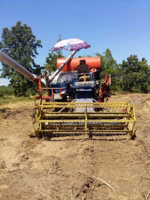 ศักพัฒนา รถเกี่ยวข้าวอุ้ม 5ตัน เครื่องอีชุ195 พร้อมหาเงินจร้า ศักพัฒนา รถเกี่ยวข้าวอุ้ม 5ตัน เครื่องอีชุ195 พร้อมหาเงินจร้า