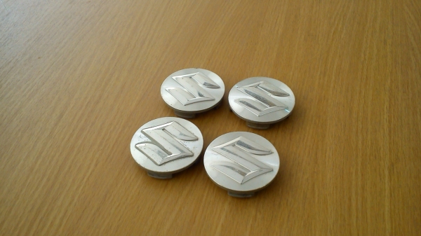 ฝาปิดดุมล้อ Suzuki แบบสีเงิน ฝาปิดดุมล้อ Suzuki แบบสีเงิน