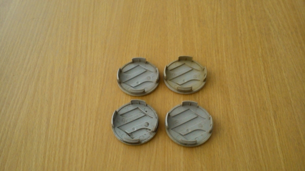 ฝาปิดดุมล้อ Suzuki แบบสีเงิน ฝาปิดดุมล้อ Suzuki แบบสีเงิน