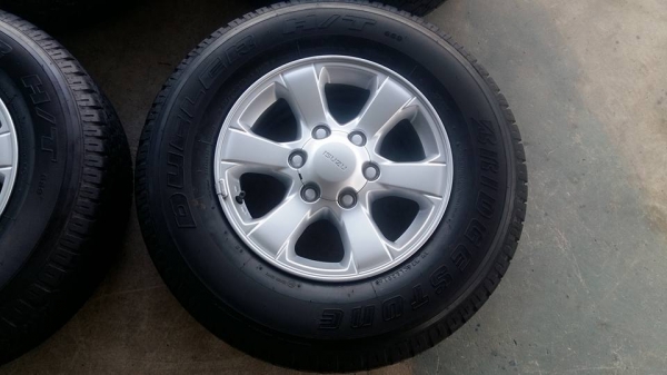 ขายล้อแม็ก dmax 16" พร้อมยางปี16 สนใจติดต่อ ก.เจริญการยางครับ 081-3747940