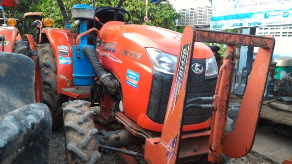 ขายรถไถ KUBOTA  L3008 พร้อมดันหน้า ใช้งานมา 557 ชม. ราคา 250,000 สนใจโทรสอบถามได้ครับ DC Tractor Rayong 0818618678,0899347475 https://www.facebook.com/DC-Tractor-Rayong-307154532717928/ id line=081-8618678 id line=089-9347475
