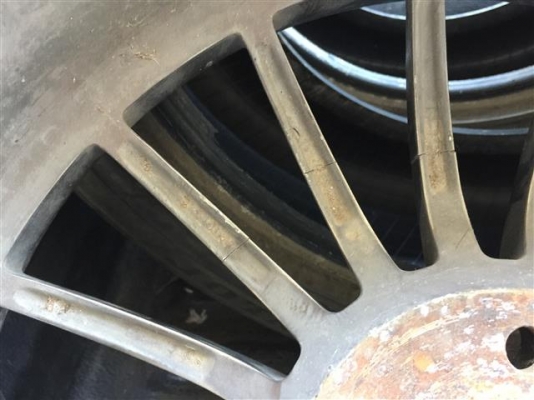 ขายแม็ก ต้องเอาไปซ่อมหน่อย  18 นิ้ว 5-114 geramany  4วง 3200มาก่อนเอาไป