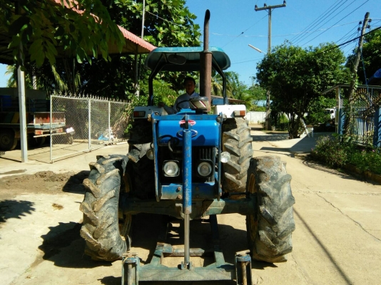 ขายรถไถFORD3930ขนาด60แรง2เพลา3สูบคานหน้าคาลาโร่