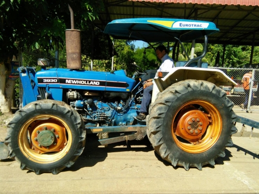 ขายรถไถFORD3930ขนาด60แรง2เพลา3สูบคานหน้าคาลาโร่