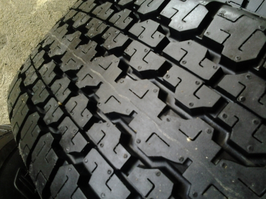 แม็กเชฟโรเลต โคโรราโด้ ขอบ 16 พร้อมยางป้ายแดง