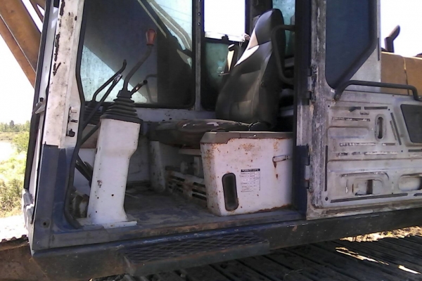 ขายKomatsu Pc200-5สภาพสวยพร้อมใช้ติดต่อคุณอ๊อฟ พิจิตร 086-737-9991