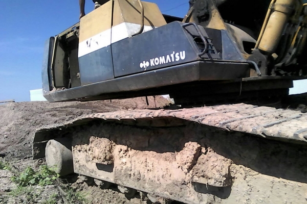 ขายKomatsu Pc200-5สภาพสวยพร้อมใช้ติดต่อคุณอ๊อฟ พิจิตร 086-737-9991