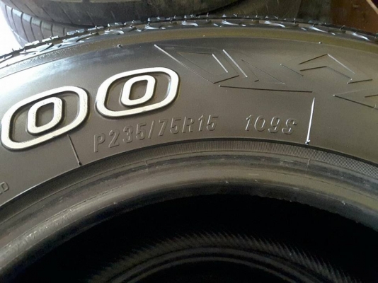 Maxxis AT 235-75-15 ปี15 สภาพสวยๆ 1ชุด