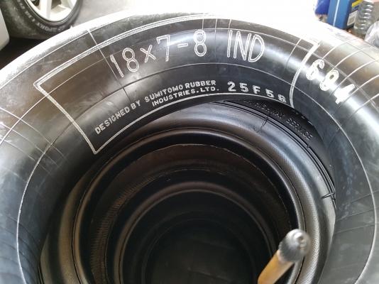 ขายยางลมรถโฟล์คลิฟท์ขนาด 18×7-8ใหม่ครบชุด ราคาถูก ขายยางลมรถโฟล์คลิฟท์ขนาด 18×7-8ใหม่ครบชุด ราคาถูก