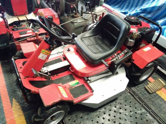 ขายรถตัดหญ้านั่งขับเก่าญี่ปุ่น 14 HP พร้อมใช้เเบตใหม่ยางเต็ม
