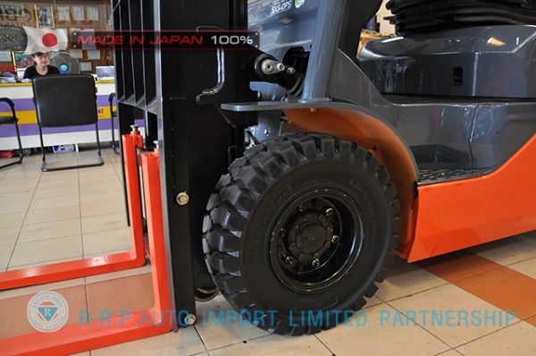 ขายรถโฟล์คลิฟท์มือสอง TOYOTA รุ่น 8FG15-32103 นำเข้าจากประเทศญี่ปุ่น 100\% ไม่เคยใช้งานในไทย