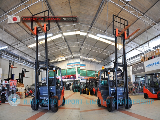 ขายรถโฟล์คลิฟท์มือสอง TOYOTA รุ่น 8FG15-32103 นำเข้าจากประเทศญี่ปุ่น 100\% ไม่เคยใช้งานในไทย