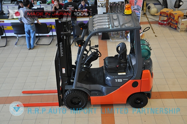 ขายรถโฟล์คลิฟท์มือสอง TOYOTA รุ่น 8FG15-32103 นำเข้าจากประเทศญี่ปุ่น 100\% ไม่เคยใช้งานในไทย