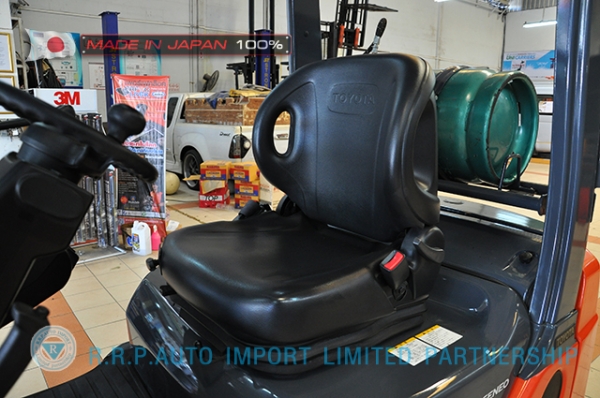 ขายรถโฟล์คลิฟท์มือสอง TOYOTA รุ่น 8FG15-32103 นำเข้าจากประเทศญี่ปุ่น 100\% ไม่เคยใช้งานในไทย