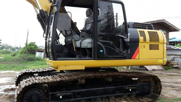 รถแบ็คโฮ CAT320D2 JAPAN ออกป้ายแดง METRO  ชั่วโมง 250 ชม.รถออกปี 2558