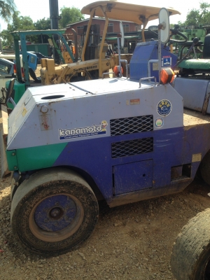 ขายรถบดล้อยางขนาด 3 ตัน KOMATSU JW 30-2 เอกสารอินวอย ราคา 180000