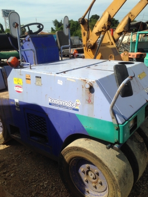 ขายรถบดล้อยางขนาด 3 ตัน KOMATSU JW 30-2 เอกสารอินวอย ราคา 180000