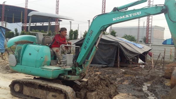 ขายรถขุด komatsu PC20-7