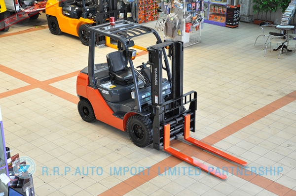 รถโฟล์คลิฟท์พร้อมขาย TOYOTA รุ่น  8FD25-11108 นำเข้าจากประเทศญี่ปุ่น 100\% ไม่เคยใช้งานในไทย