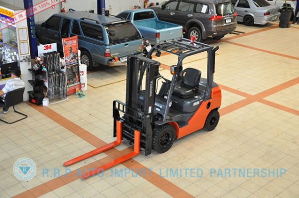 รถโฟล์คลิฟท์พร้อมขาย TOYOTA รุ่น  8FD25-11108 นำเข้าจากประเทศญี่ปุ่น 100\% ไม่เคยใช้งานในไทย