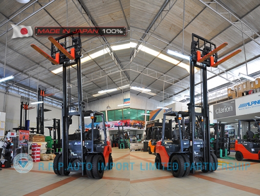 รถโฟล์คลิฟท์พร้อมขาย TOYOTA รุ่น  8FD25-11301 นำเข้าจากประเทศญี่ปุ่น 100\% ไม่เคยใช้งานในไทย