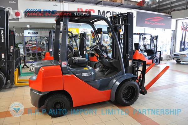 รถโฟล์คลิฟท์พร้อมขาย TOYOTA รุ่น  8FD25-11301 นำเข้าจากประเทศญี่ปุ่น 100\% ไม่เคยใช้งานในไทย