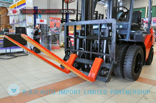 รถโฟล์คลิฟท์พร้อมขาย TOYOTA รุ่น  8FD25-11301 นำเข้าจากประเทศญี่ปุ่น 100\% ไม่เคยใช้งานในไทย