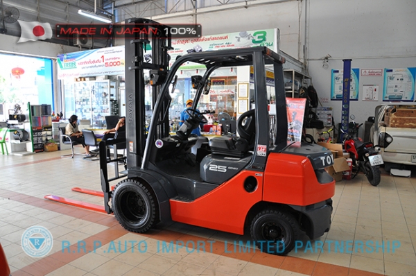 รถโฟล์คลิฟท์พร้อมขาย TOYOTA รุ่น  8FD25-32961 นำเข้าจากประเทศญี่ปุ่น 100\% ไม่เคยใช้งานในไทย