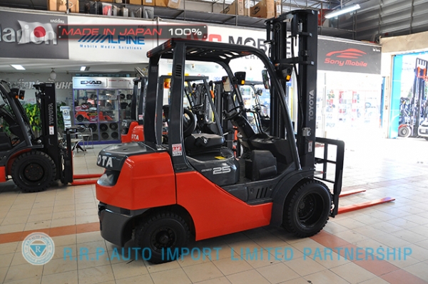 รถโฟล์คลิฟท์พร้อมขาย TOYOTA รุ่น  8FD25-32961 นำเข้าจากประเทศญี่ปุ่น 100\% ไม่เคยใช้งานในไทย