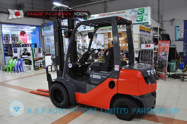 รถโฟล์คลิฟท์พร้อมขาย TOYOTA รุ่น  8FD25-32961 นำเข้าจากประเทศญี่ปุ่น 100\% ไม่เคยใช้งานในไทย