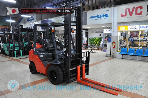 รถโฟล์คลิฟท์พร้อมขาย TOYOTA รุ่น  8FD25-32961 นำเข้าจากประเทศญี่ปุ่น 100\% ไม่เคยใช้งานในไทย