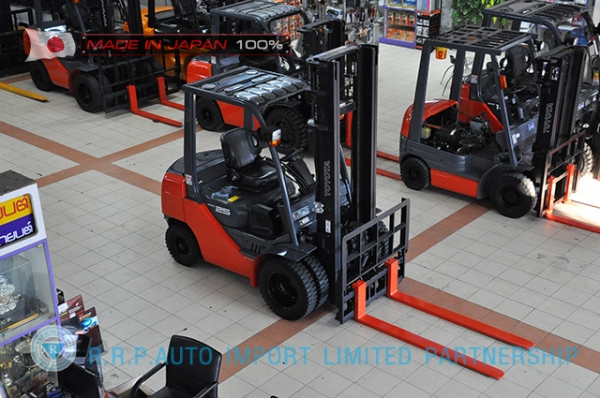 รถโฟล์คลิฟท์พร้อมขาย TOYOTA รุ่น  8FD25-32961 นำเข้าจากประเทศญี่ปุ่น 100\% ไม่เคยใช้งานในไทย