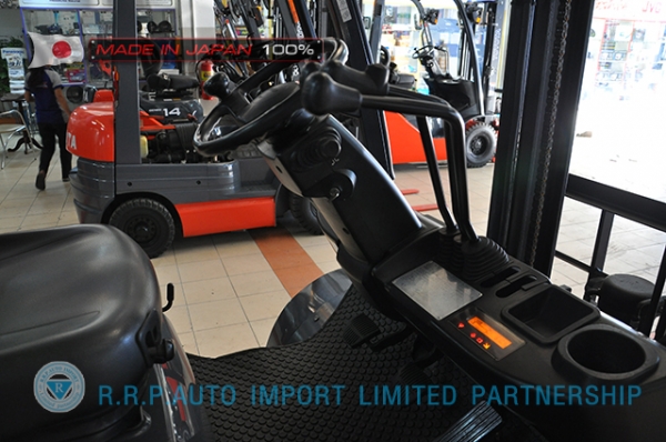 รถโฟล์คลิฟท์พร้อมขาย TOYOTA รุ่น  8FD25-32961 นำเข้าจากประเทศญี่ปุ่น 100\% ไม่เคยใช้งานในไทย