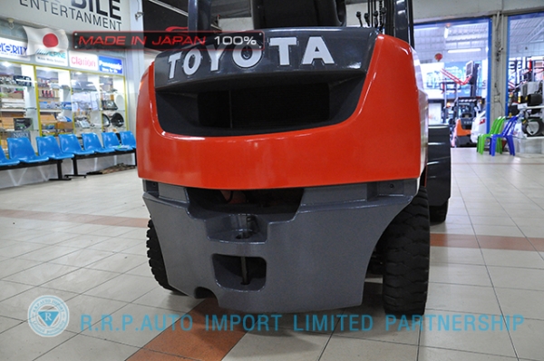 รถโฟล์คลิฟท์พร้อมขาย TOYOTA รุ่น  8FD25-32961 นำเข้าจากประเทศญี่ปุ่น 100\% ไม่เคยใช้งานในไทย