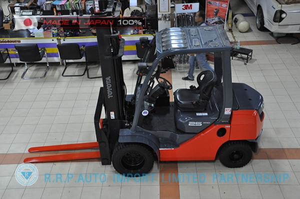รถโฟล์คลิฟท์พร้อมขาย TOYOTA รุ่น  8FD25-32961 นำเข้าจากประเทศญี่ปุ่น 100\% ไม่เคยใช้งานในไทย