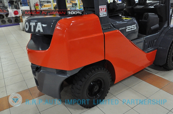 รถโฟล์คลิฟท์พร้อมขาย TOYOTA รุ่น  8FD25-32961 นำเข้าจากประเทศญี่ปุ่น 100\% ไม่เคยใช้งานในไทย