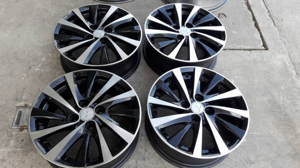 ขายล้อแม็ก mitsu attrage 15" สีดำหน้าเงา สนใจติดต่อ ร้าน ก.เจริญการยาง ครับ 081-3747940 ขายล้อแม็ก mitsu attrage 15" สีดำหน้าเงา สนใจติดต่อ ร้าน ก.เจริญการยาง ครับ 081-3747940