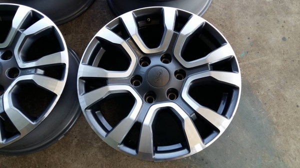 ขายล้อแม็กป้ายแดง ranger 18" สนใจติดต่อ ร้านก.เจริญการยาง ครับ 081-3747940