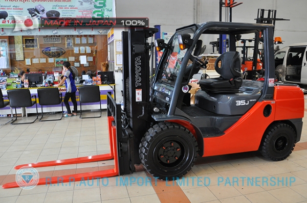 รถโฟล์คลิฟท์พร้อมขาย TOYOTA รุ่น  8FD35-10483 นำเข้าจากประเทศญี่ปุ่น 100\% ไม่เคยใช้งานในไทย