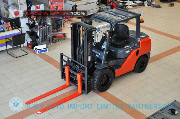 รถโฟล์คลิฟท์พร้อมขาย TOYOTA รุ่น  8FD35-10483 นำเข้าจากประเทศญี่ปุ่น 100\% ไม่เคยใช้งานในไทย