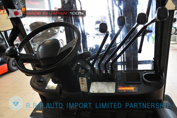 รถโฟล์คลิฟท์พร้อมขาย TOYOTA รุ่น  8FD35-10483 นำเข้าจากประเทศญี่ปุ่น 100\% ไม่เคยใช้งานในไทย