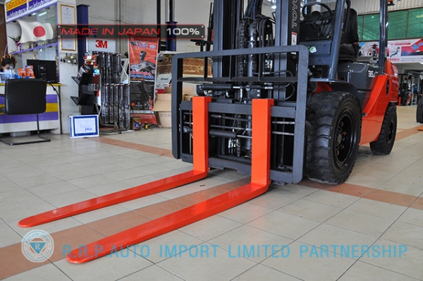 รถโฟล์คลิฟท์พร้อมขาย TOYOTA รุ่น  8FD35-10483 นำเข้าจากประเทศญี่ปุ่น 100\% ไม่เคยใช้งานในไทย