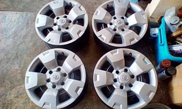 ล้อกะทะ+ฝาคอบ ขอบ17/7.5/6รู ปี15 ชุด 4000บ. 0995357594. ส่งได้ทั่วไทยคับ