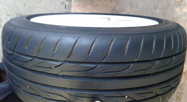 แม็กขอบ15ขนาด4รู100พร้อมยางปี13 14 แม็กขอบ15ขนาด4รู100พร้อมยางปี13 14