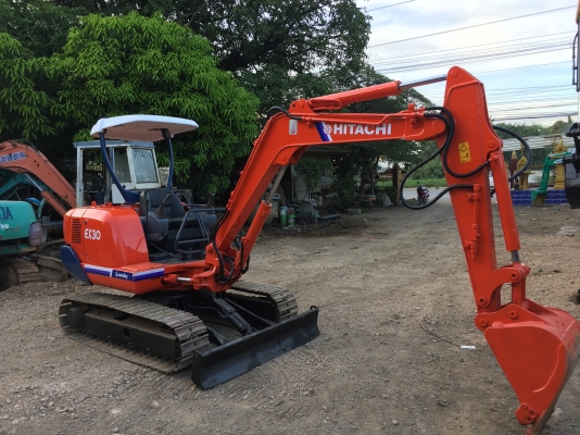 ขายรถขุด HITACHI EX30 ปั้มนิ้ว คอนโทนน้ำมัน โซ่เหล็ก มีไลน์หัวกระแทก สภาพพร้อมใช้