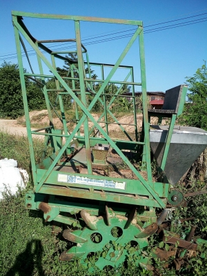 หางปลูกอ้อยkmtร่องคู่ใส่รถไถฟอร์ด