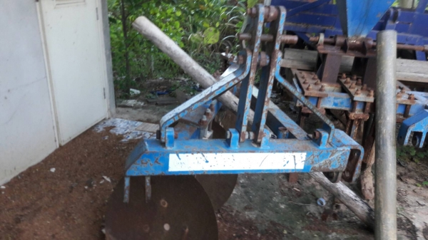 ผาลสามทีทีใส่รถไถฟอร์ด