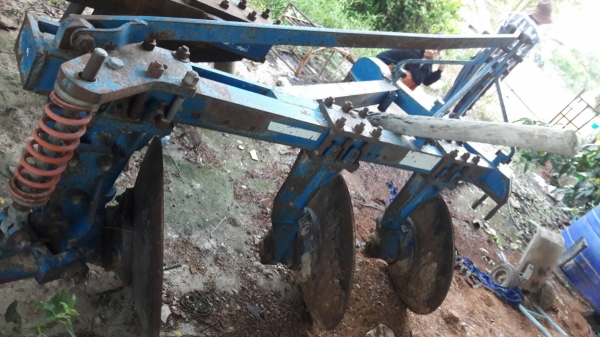 ผาลสามทีทีใส่รถไถฟอร์ด